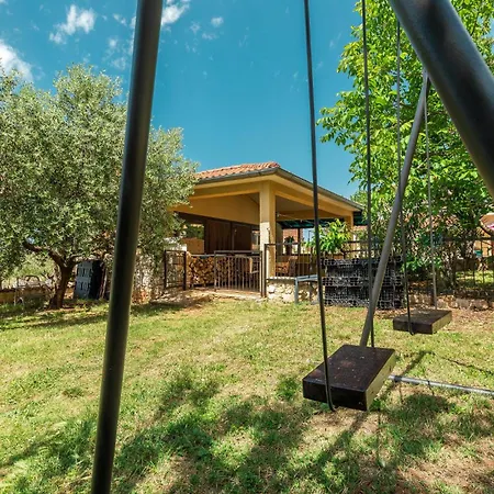 1 Bedroom Amazing In Apartment *