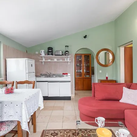 1 Bedroom Amazing In Apartment *